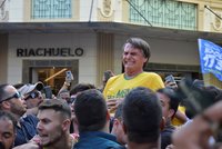 Brazilský prezidentský kandidát je ve vážném stavu: Na mítinku ho útočník bodl nožem do břicha