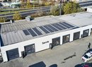 Solární panely na střeše autosalonu letos od května do listopadu vyrobily 14,7 MWh elektrické energie