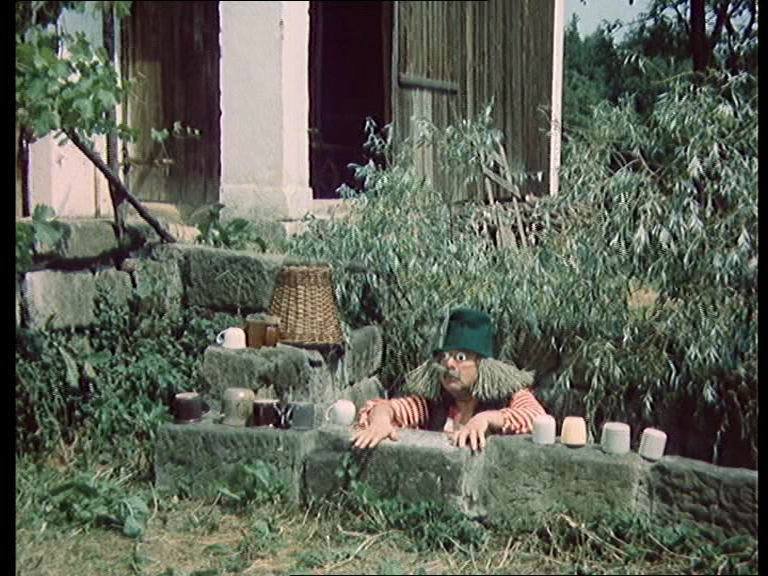 1978 - Ve filmu tu děda strašil Vaška v přestrojení za vodníka.