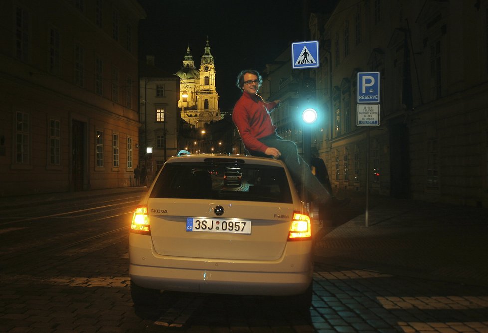 Překvapilo nás, že některé semafory noční Prahy zůstaly zapnuté, zatímco jinde blikala oranžová