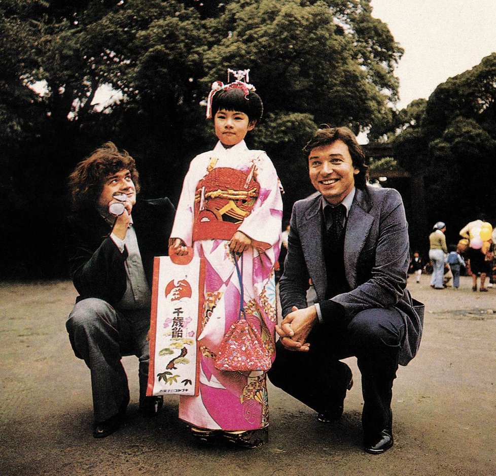 1974 - Gott se Svobodou se v Tokiu zabydleli. Na festivalu Yamaha byl Slavík poprvé v roce 1974 se Svobodovou písní roce Ať láska má kde kvést a dostal cenu Třešňové květy.