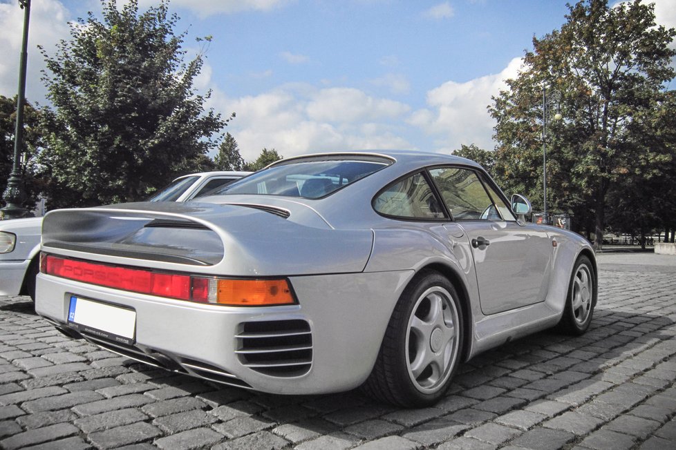 Porsche 959 bylo svého času soupeřem i pro božské Ferrari F40