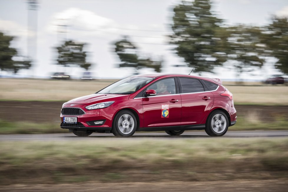 Rovná a plochá okresní silnice, ustálené tempo do 90 km/h. Tady umí být focus nejúspornější. Průměr 5,6 l nevyžaduje větší úsilí, nižší čísla už chtějí zvláštní přístup.