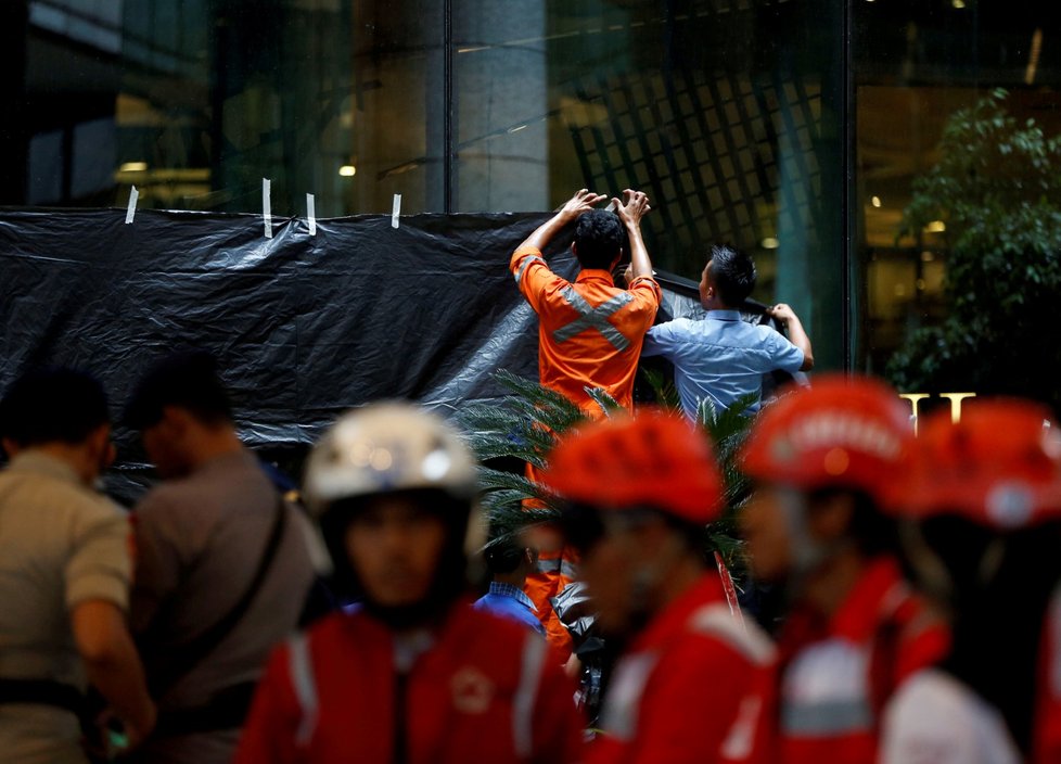 Po pádu na burze v Jakartě je nejméně 75 lidí zraněných