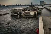 Jakarta se potápí, do roku 2050 prý zmizí pod hladinou moře. V ohrožení jsou i Benátky