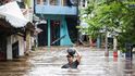 Jakartu v posledních letech postihují stále častější a intenzivnější povodně