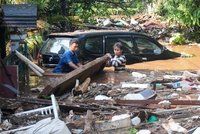 V Indonésii vlna zabila 50 lidí