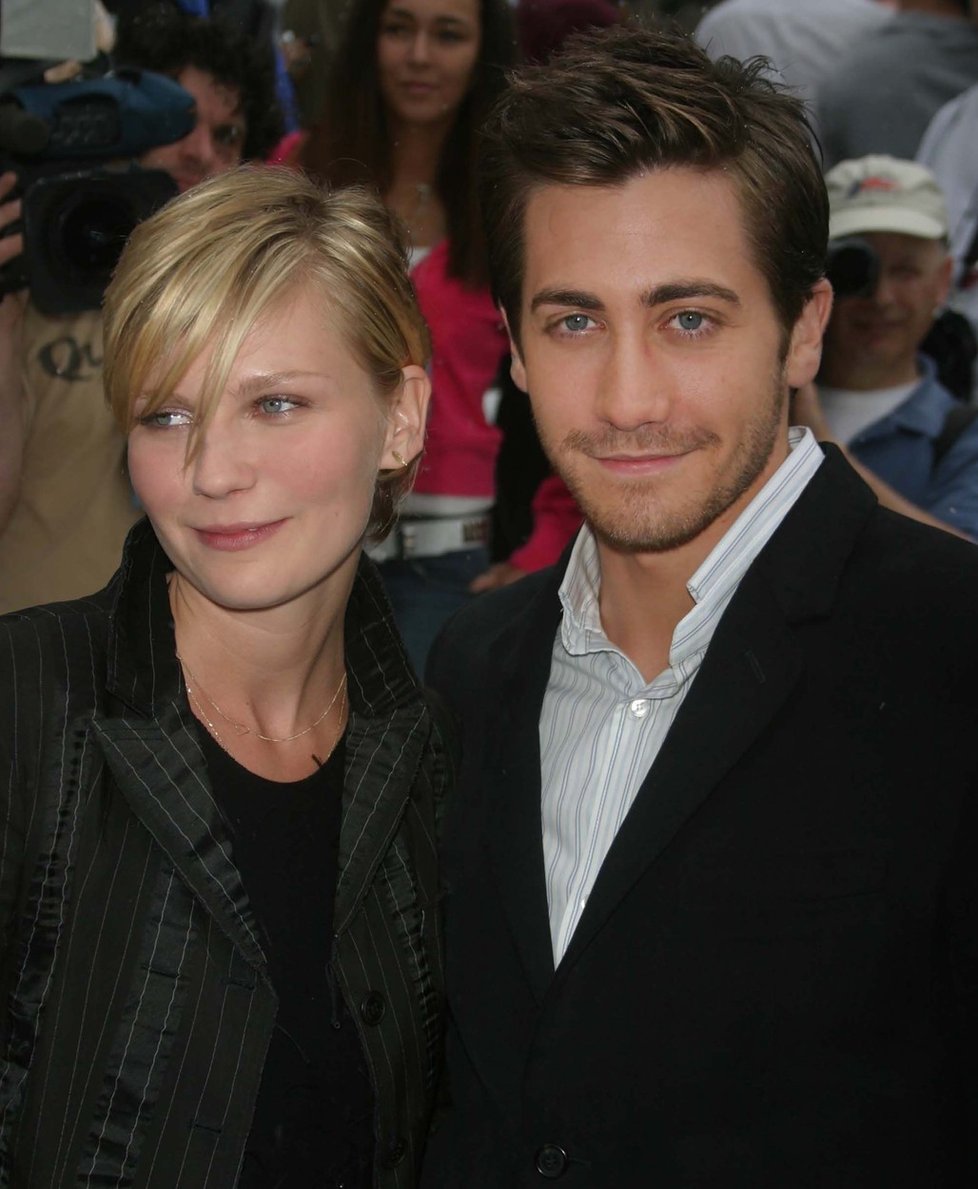 Když Jake Gyllenhaal randil s Kirsten Dunst, několikrát prohlásil, že je láskou jeho života. Vztah jim však nevydržel, protože podle slov herečky byl Jake rodinný typ a ona  se chtěla neustále bavit.