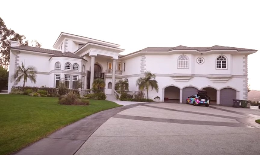 Slavný youtuber prodává své luxusní sídlo: Rozhodl se změnit svůj život.