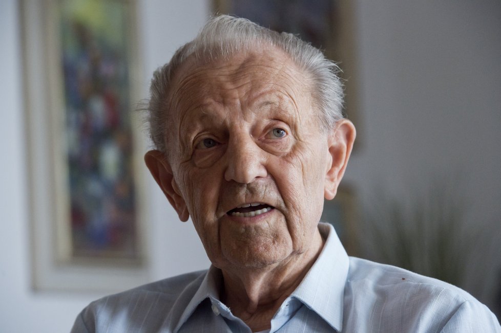 Vůdce komunistů v době pádu diktatury Jakeš slaví 95 let.