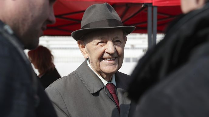 Milouš Jakeš (95): Upadl jsem doma!