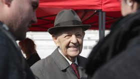 Milouš Jakeš (95): Upadl jsem doma!