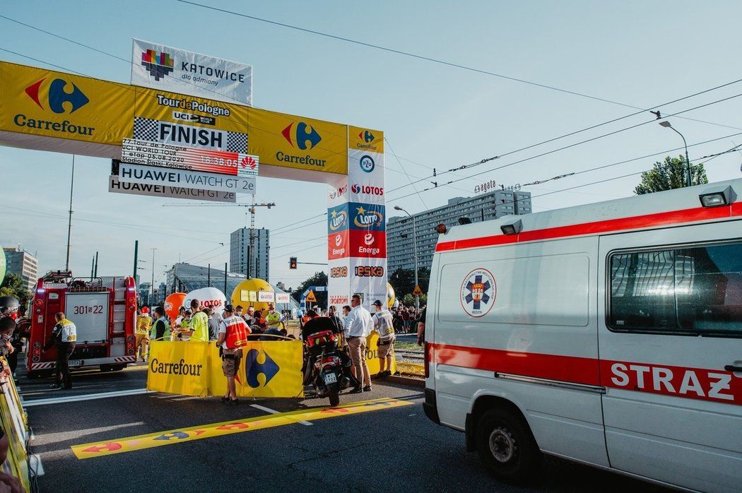 První etapa závodu Kolem Polska skončila šíleným pádem nizozemského cyklisty Fabia Jakobsena