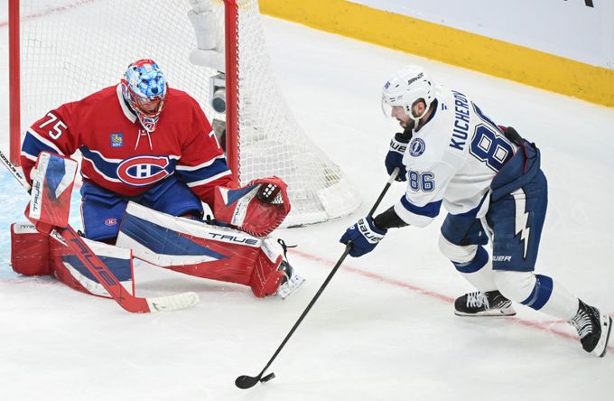 Noc českých brankářů v NHL! Vejmelka, Dostál i Dobeš vychytali výhry, Hertl smutní Noc českých brankářů v NHL! Vejmelka, Dostál i Dobeš vychytali výhry, Hertl smutní