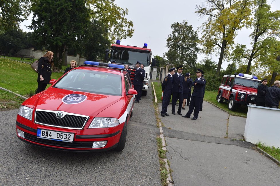 S Jakubem Halíkem se v Kralupech nad Vltavou loučili nejbližší příbuzní a hlavně kamarádi z hasičského sboru