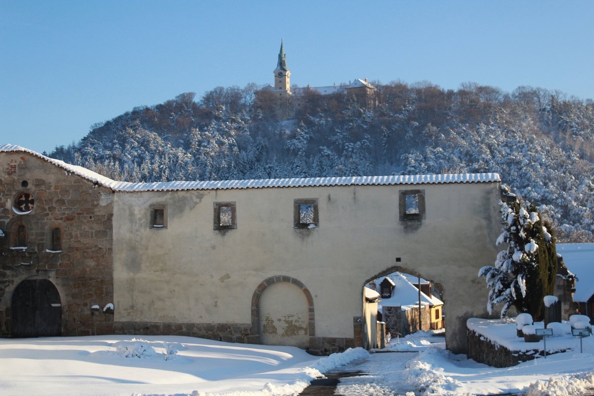 Zdejší klášterní školu navštěvoval později svatořečený Jan Nepomucký