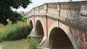 I přes jasnou dobu vzniku se lze občas setkat s nesprávnou datací, která jako dobu výstavby mostu uvádí 18. století