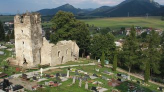 Tip na výlet: Memento zemětřesení pod Malou Fatrou. Slovenský kostel pokřivila přírodní pohroma