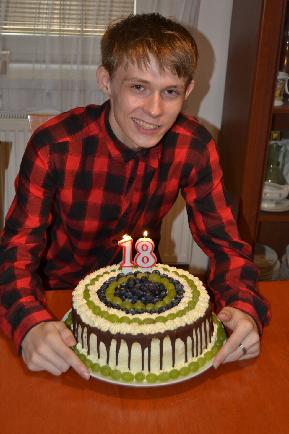 Jakub při oslavě osmnáctých narozenin.