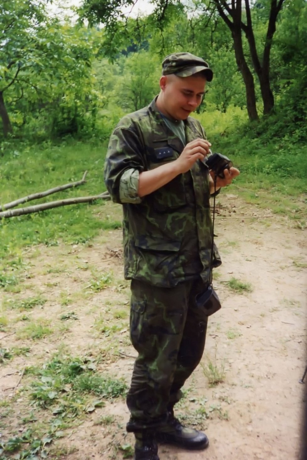 Tatínek Tomáš Jelínek je válečný veterán se zkušenostmi ze zahraničí.