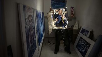 Cesta od Kittchena přes Zvíře jménem podzim k vlastnímu jménu. Putuje po ní hudebník a výtvarník Jakub König Cesta od Kittchena přes Zvíře jménem podzim k vlastnímu jménu. Putuje po ní hudebník a výtvarník Jakub König
