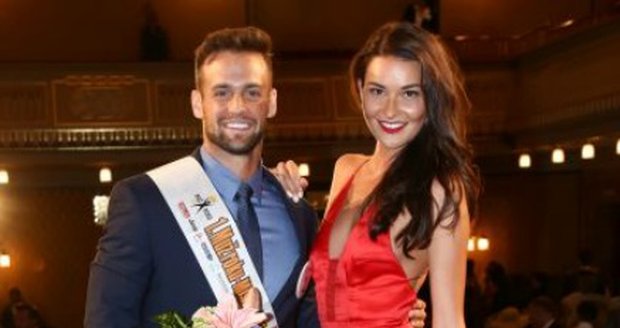 Oficiálně nejkrásnější pár naší země. Česká Miss Nikol Švantnerová a Muž roku 2015 Jakub Kraus.