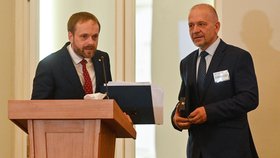 Porada českých velvyslanců: Velvyslanec z Afghánistánu Jiří Baloun přezval nejvyšší vyznamenání ministerstva zahraničí (23.8.2021)