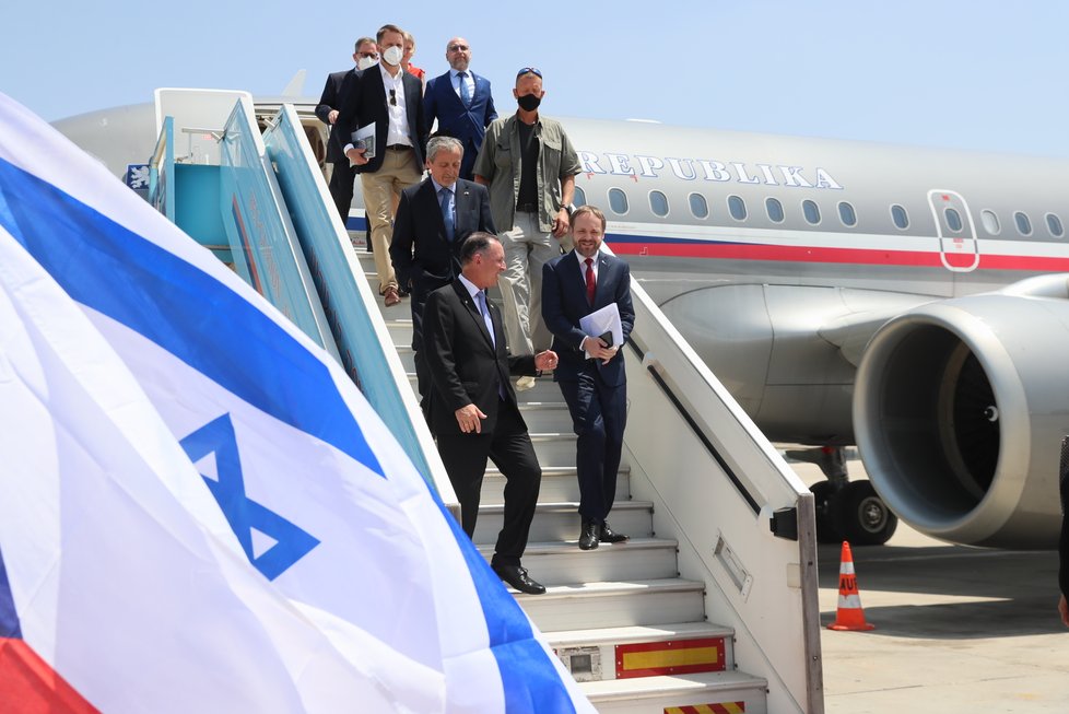 Ministr zahraničí Jakub Kulhánek (ČSSD) vyrazil do Izraele, zamířil přitom i na místo dopadu jedné z raket Hamásu (20.5.2021)