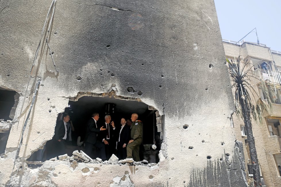 Ministr zahraničí Jakub Kulhánek (ČSSD) v Izraeli zamířil na místo dopadu jedné z raket Palestinců (20.5.2021)