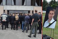 Pohřeb náměstka ministra Kulíška: Truchlící se nevešli do smuteční síně