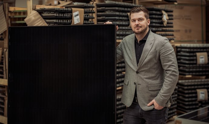 Jakub Mahel, obchodní ředitel společnosti Acetex, která instaluje střešní fotovoltaiky.
