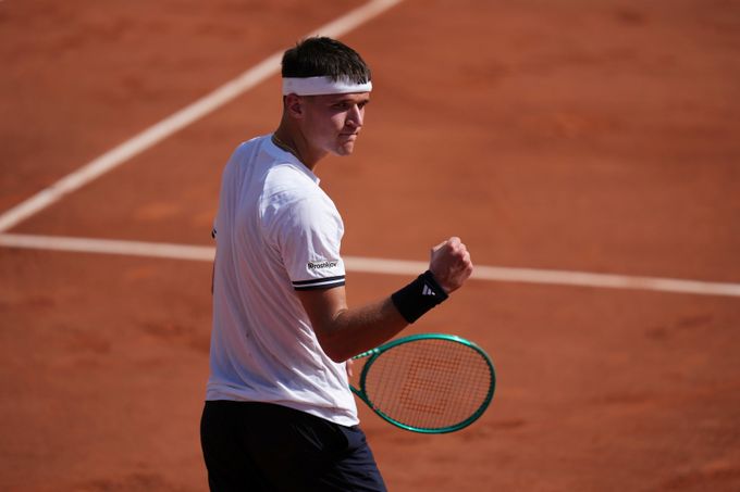 Menšíkova paráda! Poprvé je v osmifinále Roland Garros, zůstává jako poslední česká naděje Menšíkova paráda! Poprvé je v osmifinále Roland Garros, zůstává jako poslední česká naděje