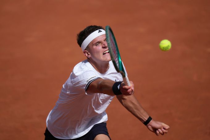 Roland Garros ONLINE: Menšík v akci, ve vedru vede, ale trápí se. Bouzková postoupila Roland Garros ONLINE: Menšík v akci, ve vedru vede, ale trápí se. Bouzková postoupila