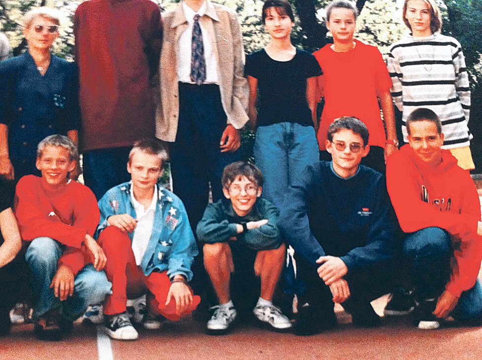 1997/1998 – Oba se sladili a oblékli do červené mikiny. Soukup už se svým typickým účesem.