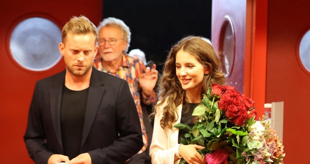 Premiéra muzikálu Kouř: Jakub Prachař a Sara Sandeva