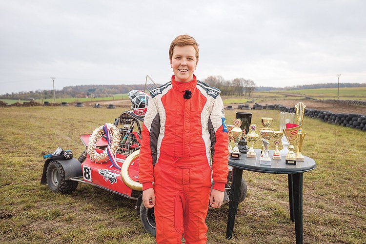 Jakub ŠAFRÁNEK: 14 let, Květnice, jeho koníčkem je autocross – dětská divize Racer Buggy 250, v roce 2019 obhájil titul Mistra České republiky z roku 2018