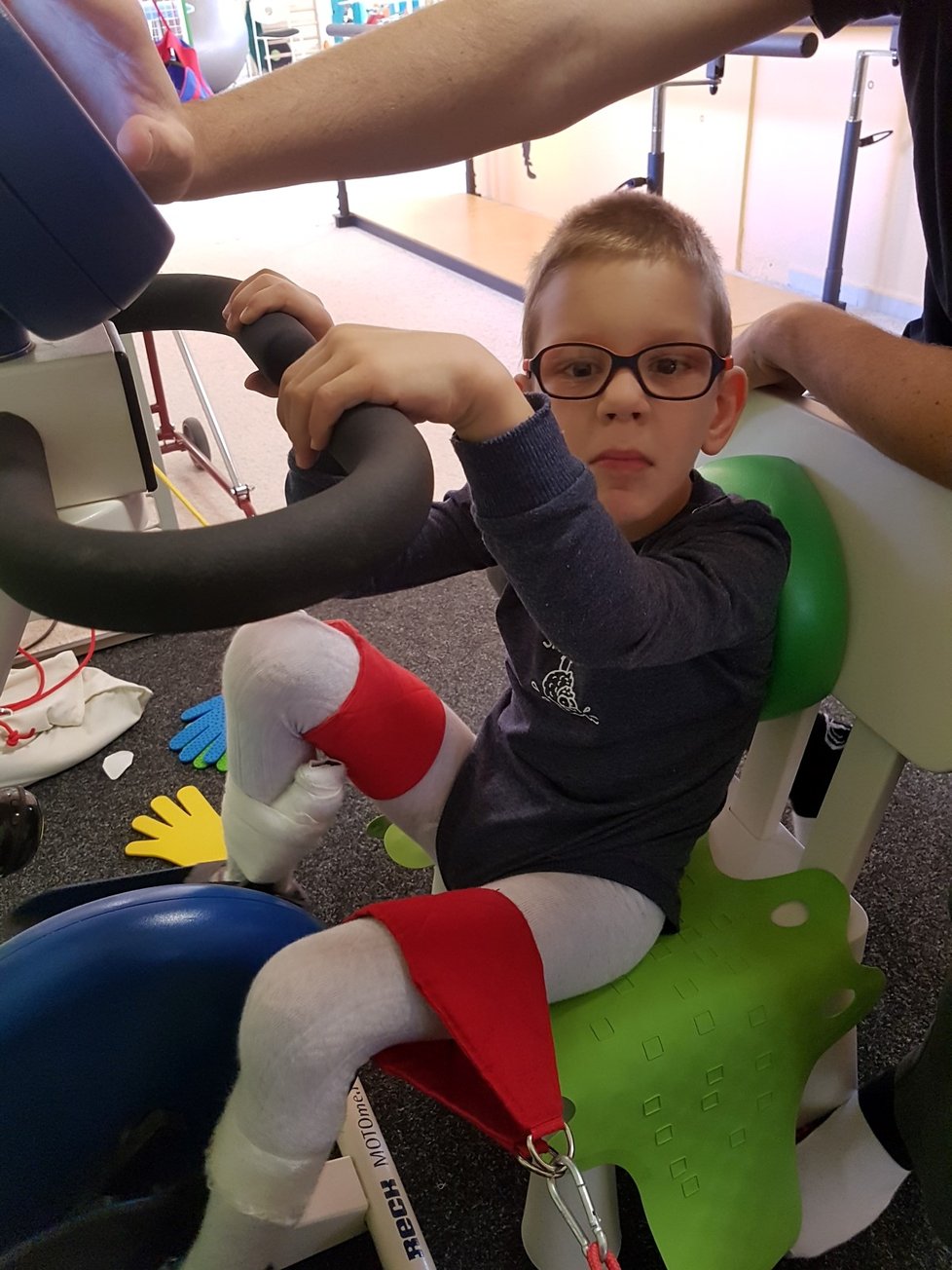 Neurorehabilitace udělala s Kubíkem zázraky. Díky ní se jeho stav radikálně zlepšil.