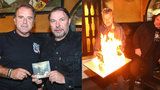 Zvláštní oslava „pyromana" Jakuba Smolíka: Polil ji benzinem a zapálil 