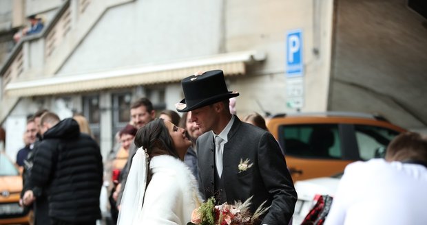 Svatba Jakuba Vágnera s rybářkou Claudií se odehrála uprostřed Prahy na Vltavě