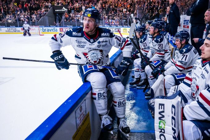 Vrána seděl, pak se dvakrát trefil. Jeho NEJ zápas ve Švédsku zkazil kolaps, kritika experta Vrána seděl, pak se dvakrát trefil. Jeho NEJ zápas ve Švédsku zkazil kolaps, kritika experta