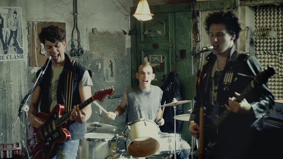 Jakub si ve filmu Don’t Stop zahrál kytaristu Viktora přezdívaného Vicious.