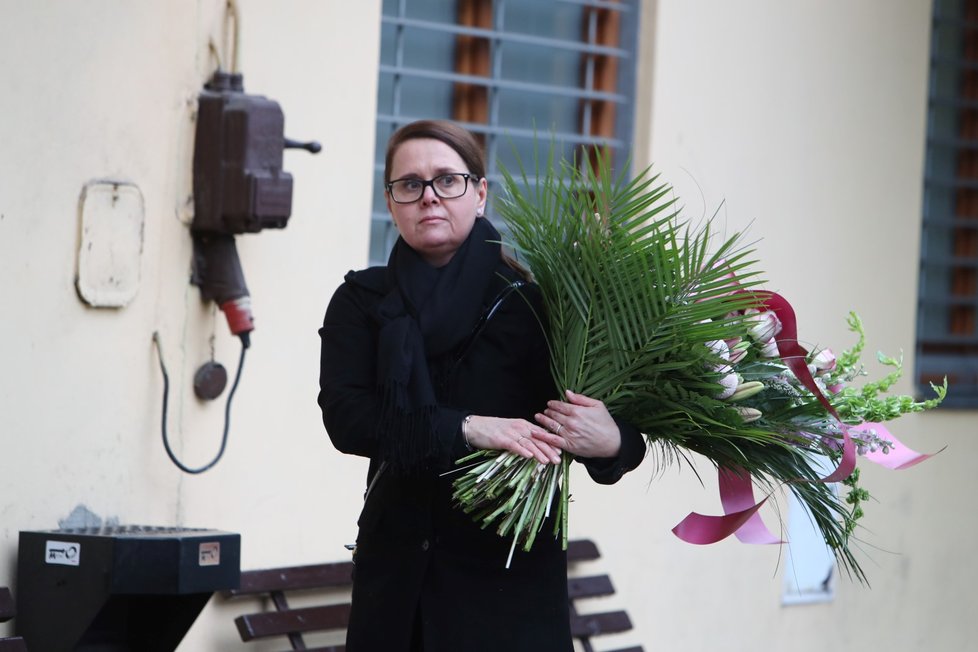 Smuteční hosté přicházejí na poslední rozloučení s Jakubem Zedníčkem