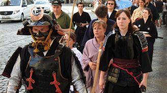 Zkušební test japonských mečů v Praze: Babiš s Okamurou nepřišli…