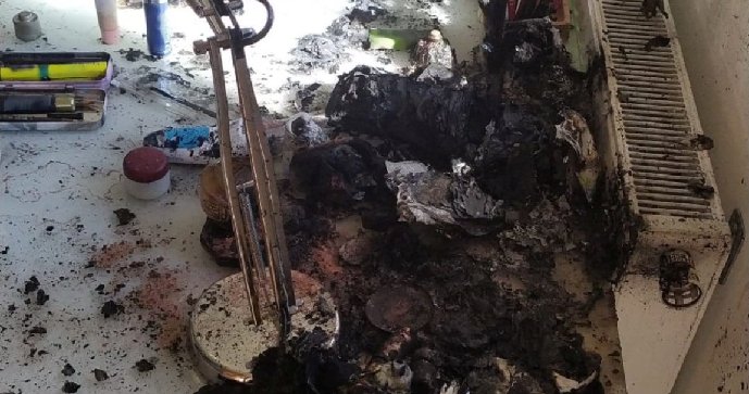 Zapeklitý požár v bytě v Jalubí: Hořet začalo od kosmetického zrcátka! Hasiči varují i před sklenicí s vodou