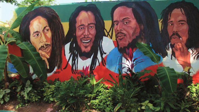 Podobizny Boba Marleyho najdete na každém kroku.