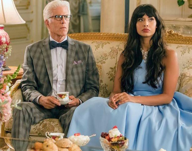 Jameela Jamil jako Tahani v seriálu The Good Place