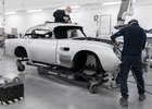 Výroba Bondova Aston Martinu DB5 pokračuje. Unikátní výbava zahrne i repliky zbraní