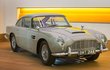 Aston Martin DB5 si zahrál ve Zlatém oku...