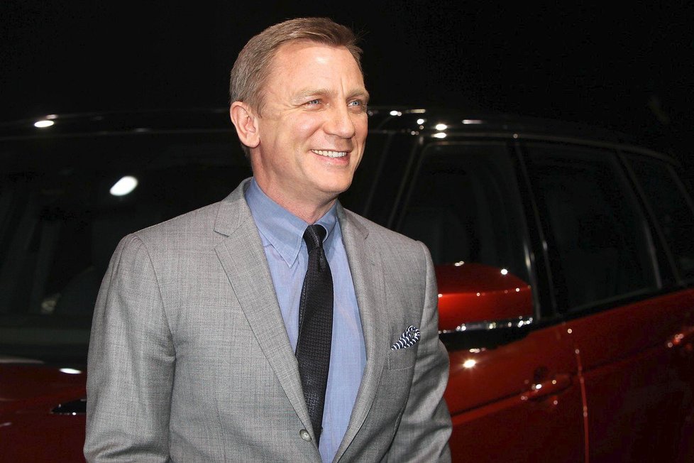 Daniel Craig