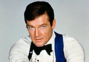 Roger Moore v bondovce Žít a nechat zemřít (1973)